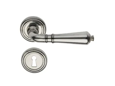 h_mod-800-classique-door-handle-with-lock-pasini-metals-productions-328000-rel92c19857.jpg