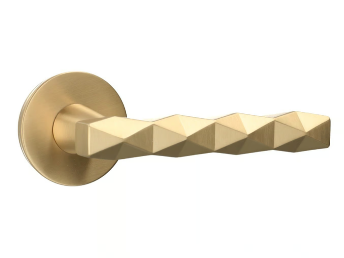 IMPERIAL - Brass door handle on rose _ Quincalux