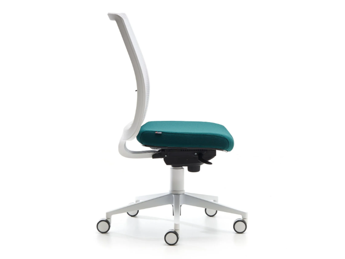 BURSA-EVO-WHITE-Swivel-office-chair-VAGHI-522613-rel75ad712d.jpg