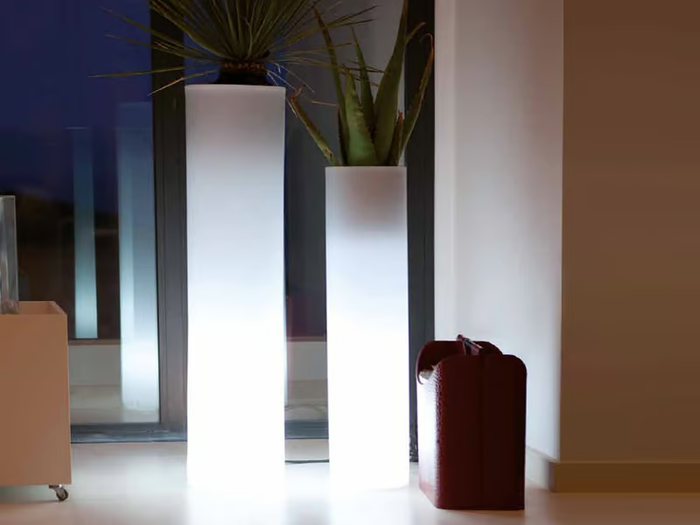 TORRE - High polyethylene garden vase with Light _ VONDOM