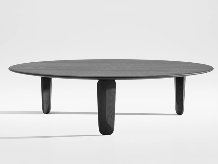 KUYU - Low round solid wood coffee table _ ZEITRAUM