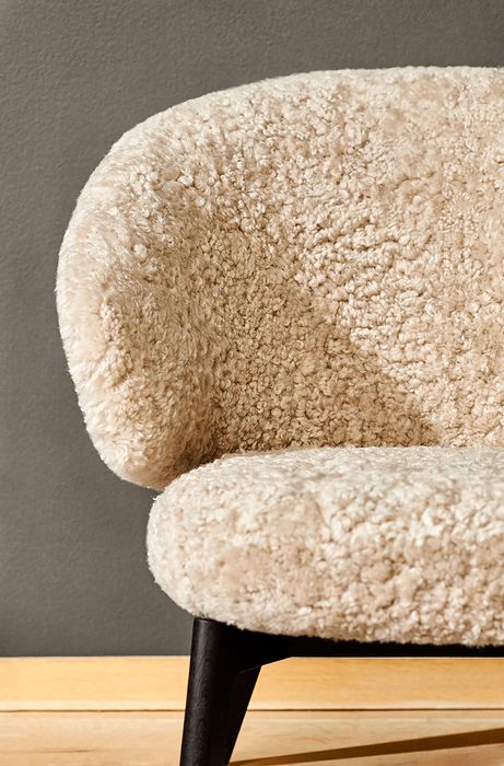 fh_let_chair_sheep_skin_detail_3.jpg