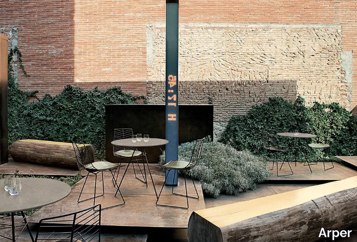 LEAF-Round-garden-table-Arper-30042-relba89e564.jpg