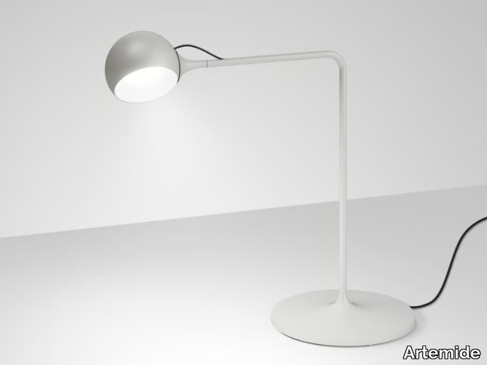 IXA-Desk-lamp-Artemide-596767-rel37e61c45.jpg