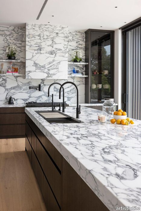 Arabescato_Corchia_Kitchen_Goldman_Residence_Boca_Raton-1334x2000-5c31f53.jpg
