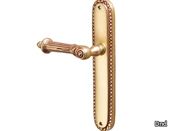 AUREA - Brass door handle on back plate _ Dnd