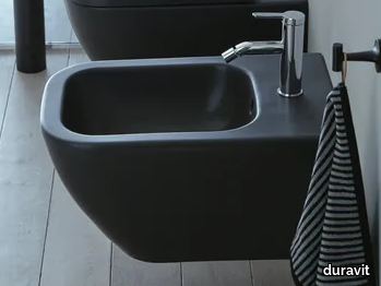 HAPPY D.2 PLUS - Wall-hung ceramic bidet with overflow _ Duravit