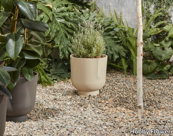 garden-vase-hobby-flower-581152-relf7e5b308.jpg
