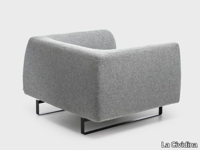 sled-base-armchair-la-cividina-243971-rel6e7df2aa.jpg