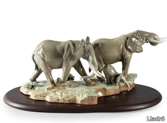 A STOP ALONG THE WAY ELEPHANTS SCULPTURE - Porcelain decorative object _ Lladró