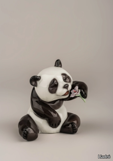 A-CHEERFUL-PANDA-Lladró-546655-rel299e300c.jpg