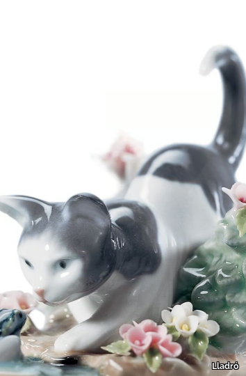 KITTY-CONFRONTATION-Lladró-556340-rel6bb52bd7.jpg