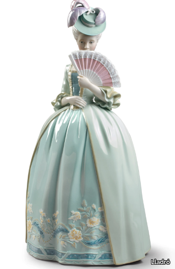 PORCELAIN-KISSES-WOMAN-BLUE-Lladró-554592-rel5a052343.jpg