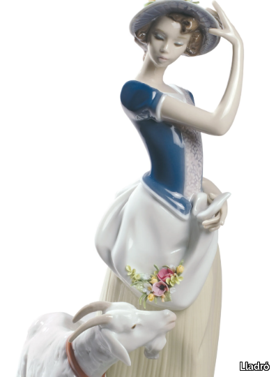 YOUNG-SHEPHERDESS-WOMAN-Lladró-554799-relf01bcb04.jpg