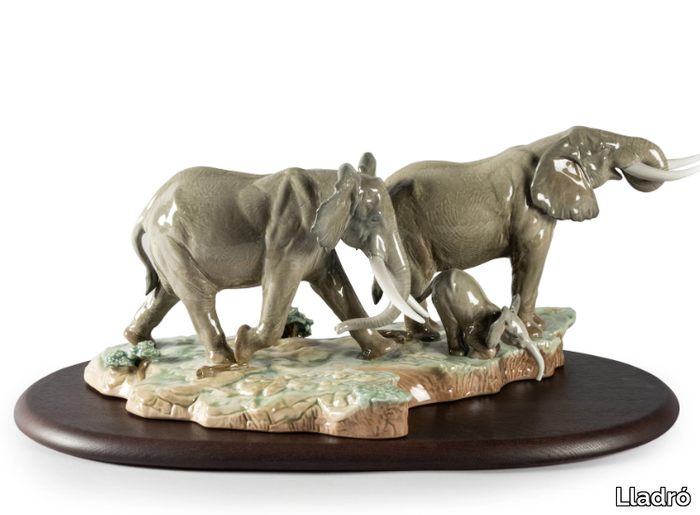 a-stop-along-the-way-elephants-sculpture-lladro-554800-reled480112.jpg