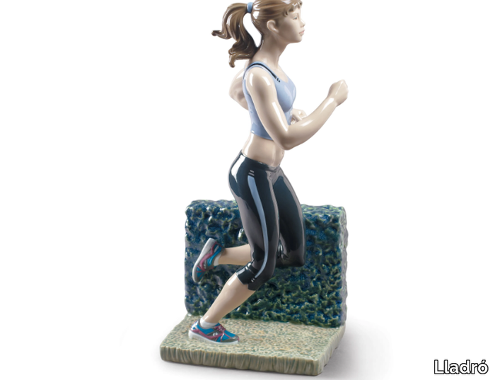 running-woman-lladro-546654-rel64716c95.jpg