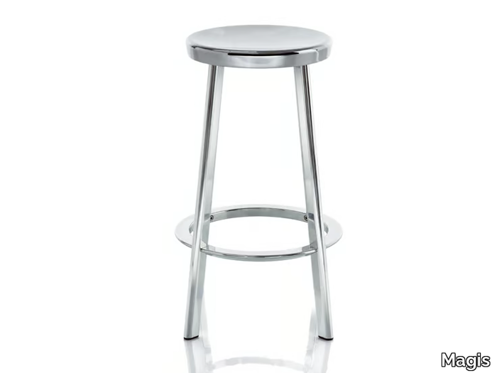 DÉJÀ-VU - Aluminium stool with footrest _ Magis