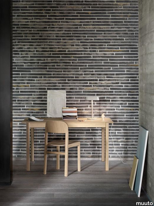 10627-en-linear-wood-table-140-workshop-chair-linear-table-lamp-grey-arrange-grey-terracotta-muuto-org.tif