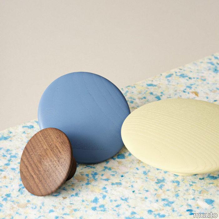 13234-en-dots-pale-blue-walnut-beige-green-concept-muuto-org.tif