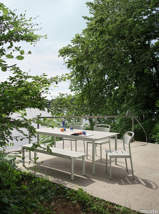 19393-en-linear-steel-table-220-bench-170-side-chair-grey-raise-carafe-glass-muuto-org.tif