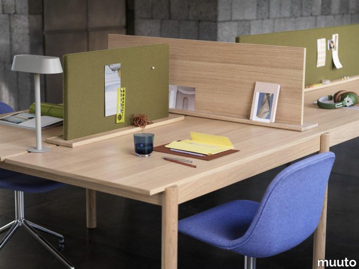 19395-en-linear-system-config-1-oak-linear-screen-oak-hero-981-fiber-side-swivel-base-alu-divina-melange-647-muuto-org.tif