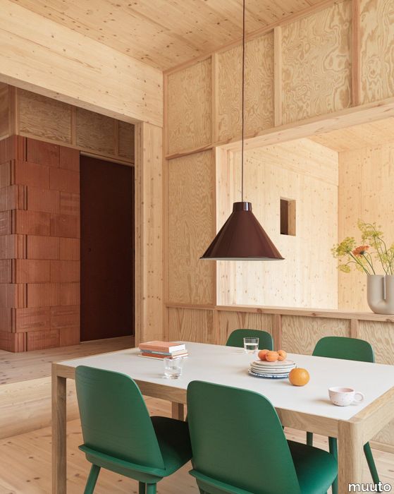 19424-en-top-pendant-deep-red-38-workshop-table-140-warm-grey-linoleum-nerd-chair-green-muuto-org.tif