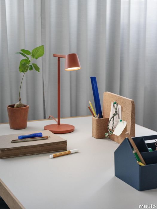 19430-en-workshop-table-140-warm-grey-linoleum-tip-table-lamp-copper-brown-sketch-toolbox-midnight-blue-story-pinboard-muuto-org.tif