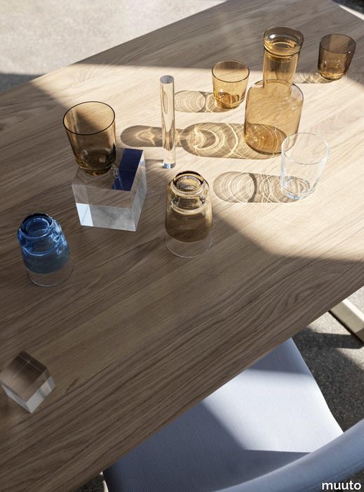 19447-en-raise-carafe-glass-dark-blue-burnt-orange-clear-muuto-med-res.jpg