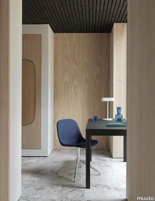 19962-en-workshop-table-130-65-black-fiber-side-swivel-chrome-twill-weave-780-linear-table-lamp-raise-indigo-arrange-framed-dark-green-muuto-org_v2.tif