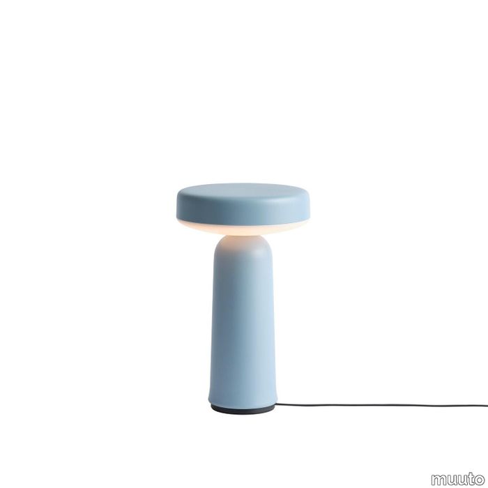 22853-en-ease-portable-lamp-light-blue-w-charger-muuto-hi-res.tif