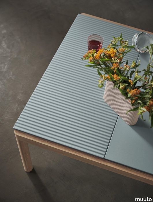 22950-en-couple-coffee-table-80x84x40-plain-wavy-pale-blue-oak-ridge-h16-5-beige-raise-clear-muuto-org.tif