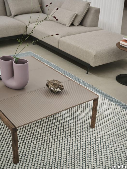 22954-en-couple-coffee-table-120x84x35-2-plain-1-wavy-taupe-dark-oiled-oak-pebble-kink-pale-blue-in-situ-clay-12-soft-side-smoked-oak-black-muuto-org.tif