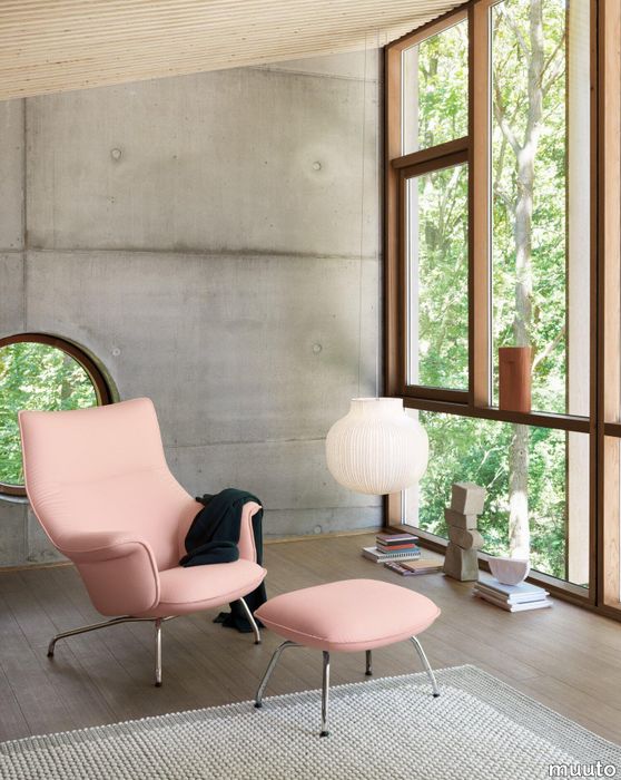 4057-en-doze-lounge-chair-ottoman-forest-nap-512-chrome-strand-lamp-closed-ridge-vase-pebble-rug-muuto-org.tif