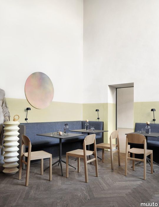 4264-en-still-cafe-table-black-lean-black-workshop-chair-oak-corky-muuto-org.tif
