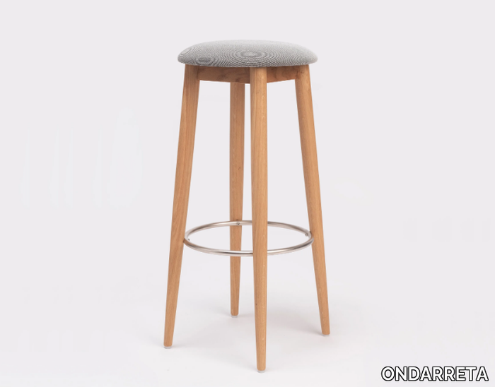 OTO - High upholstered wooden stool with footrest _ ONDARRETA