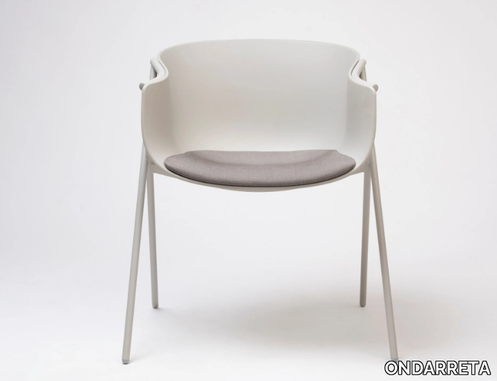 BAI - Polypropylene chair with armrests with integrated cushion _ ONDARRETA