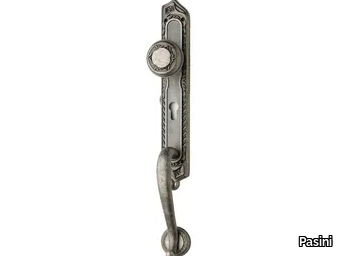 PASHA CLASSIQUE - Brass door handle on back plate _ Pasini