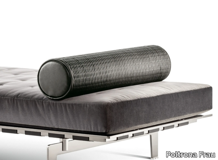 clayton-cushion-poltrona-frau-412870-rel5c928b8d.jpg
