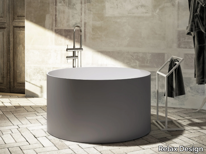 CIRCULAR - Freestanding round Luxolid® bathtub _ Relax Design