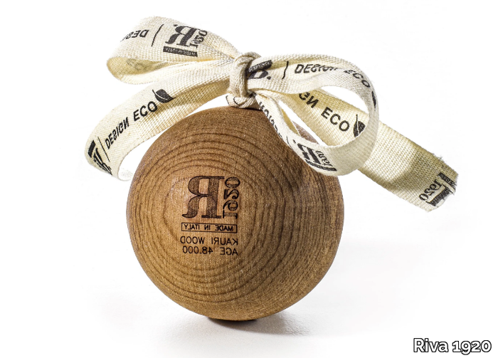 XMAS_BAUBLES - Kauri wood Christmas ornaments _ Riva 1920