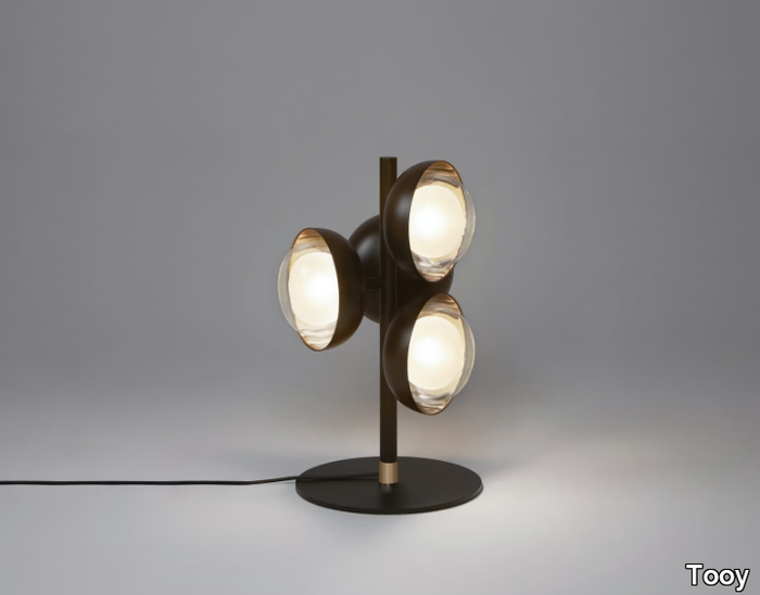 MUSE - Direct light metal table lamp _ Tooy