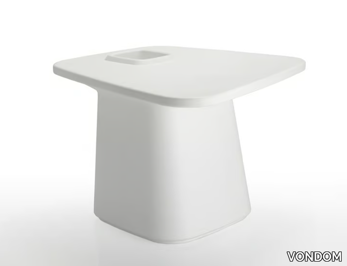 MOMA AIRE MEDIUM - Polyethylene coffee table _ VONDOM