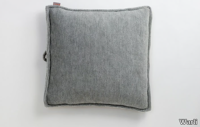 SITE-SOFT-CHECKS-Outdoor-cushion-Warli-353722-rel919fbcd0.jpg